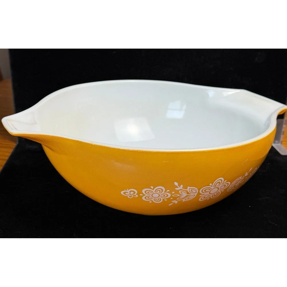 Vintage Pyrex Butterfly Gold Cinderella Mixing Bowl: 444, 4 Quart Yellow White